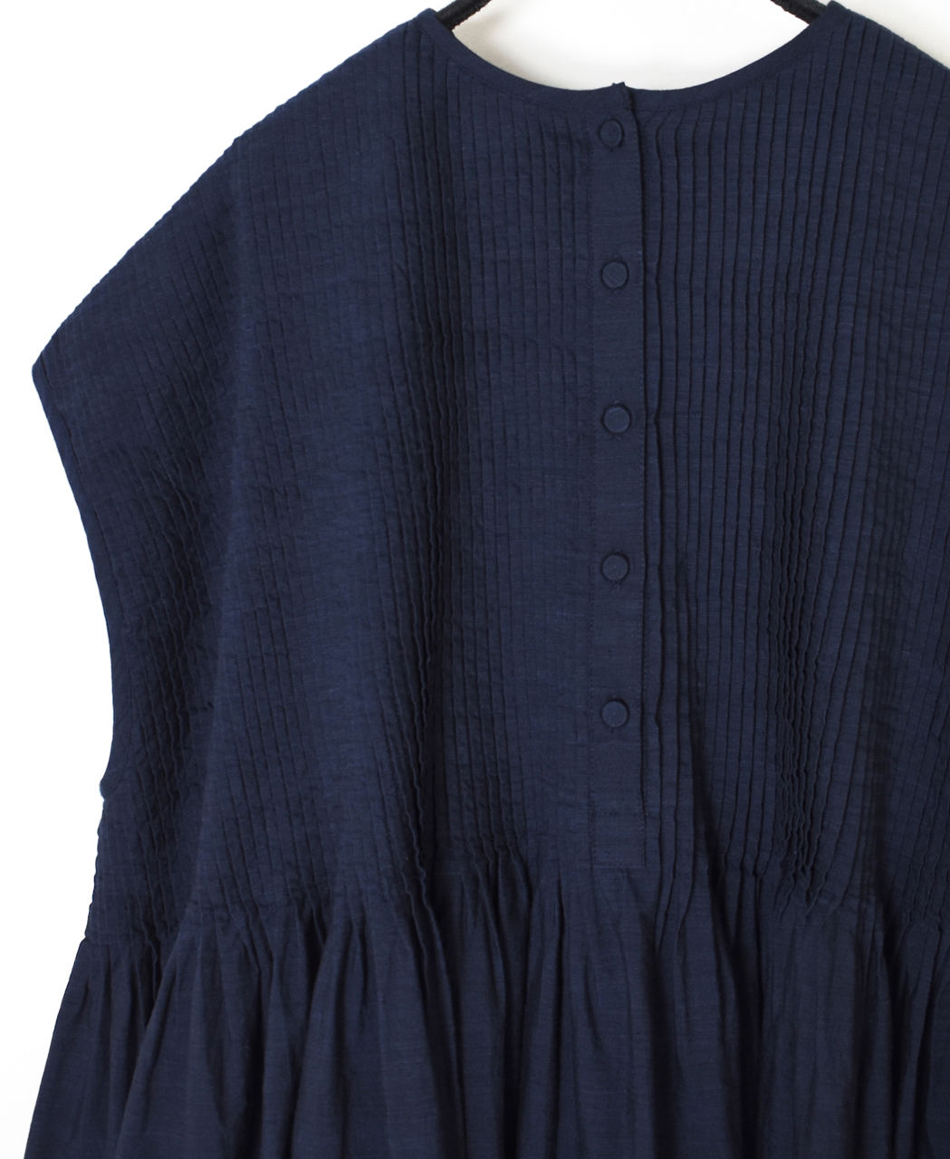 INMDS26053(シャツ) HANDWOVEN COTTON HAKEME CREW NECK FRENCH/SL SHIRTS WITH PINTUCK