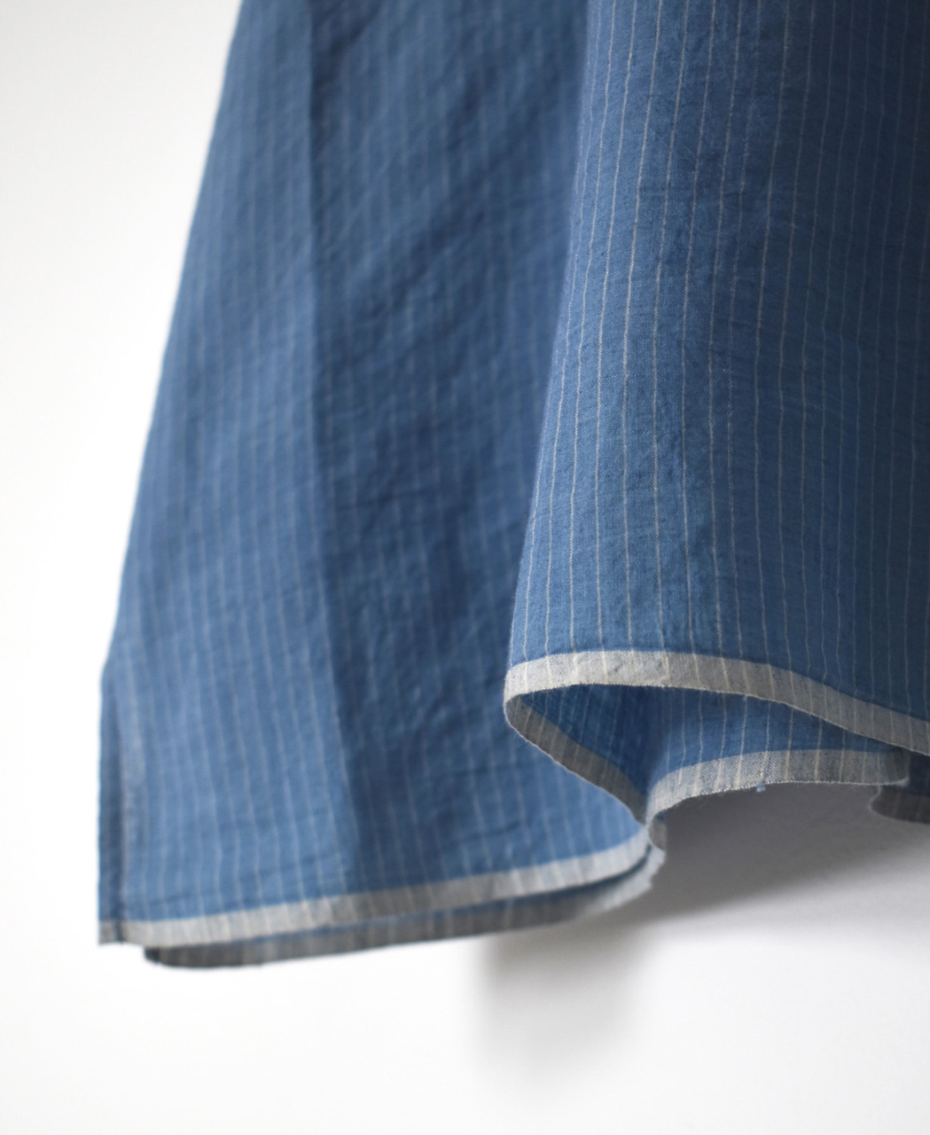 INMDS26062(シャツ) HANDWOVEN COTTON STRIPE BACK OPENING CREW NECK SHIRTS