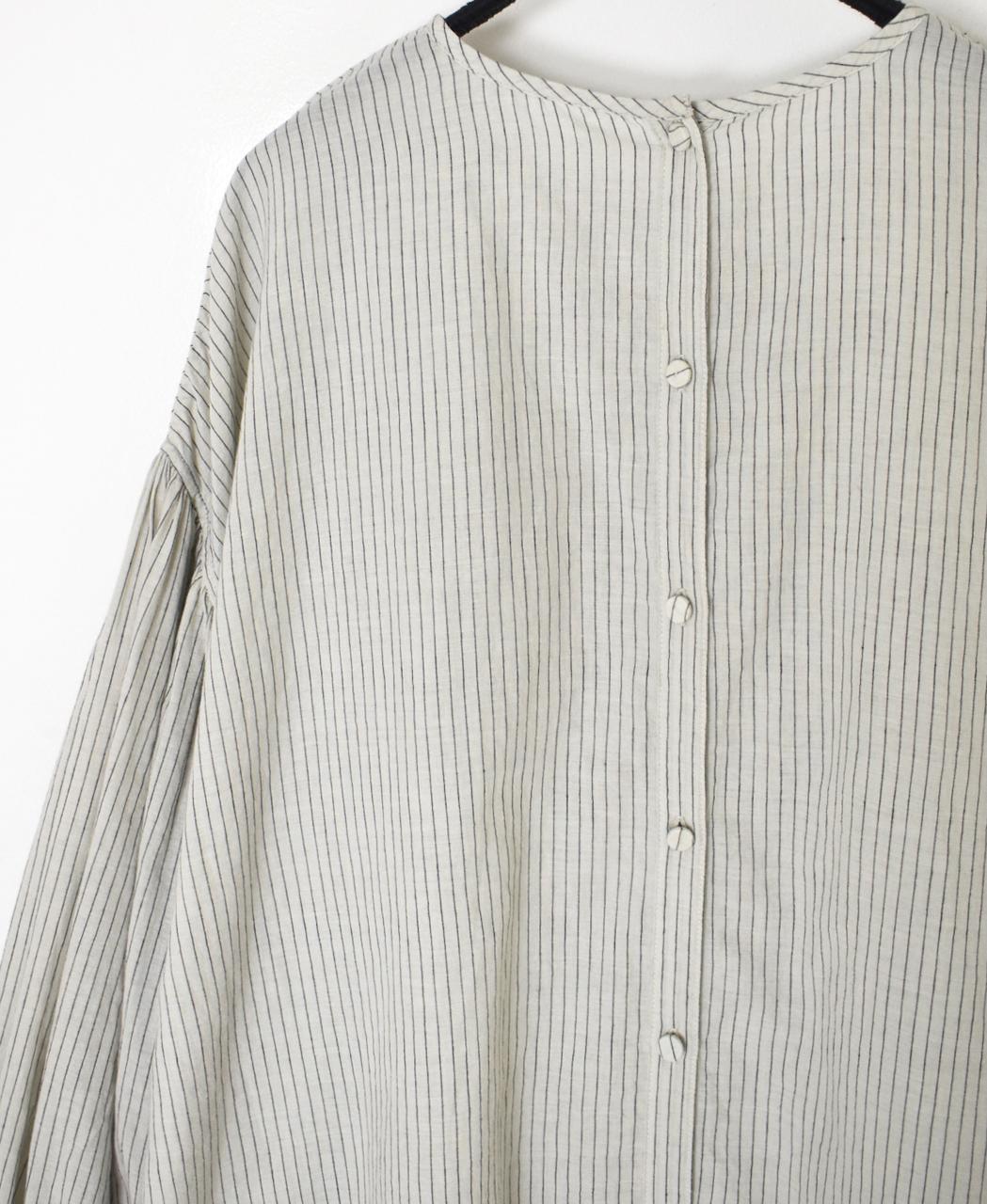 INMDS26062(シャツ) HANDWOVEN COTTON STRIPE BACK OPENING CREW NECK SHIRTS