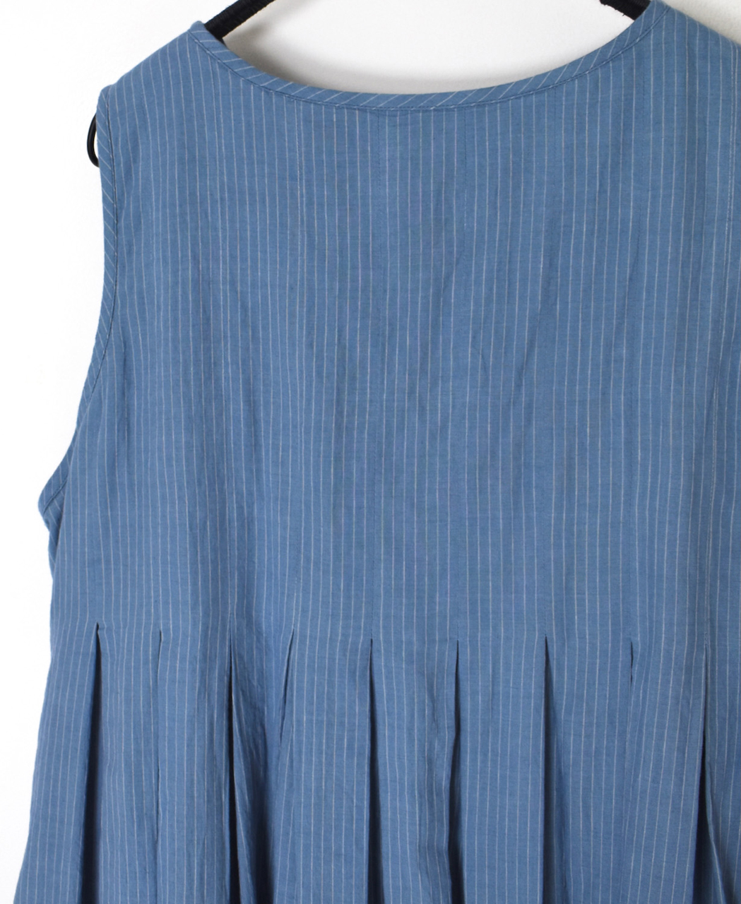 INMDS26063(ワンピース) HANDWOVEN COTTON STRIPE INVERTED PLEATS NO/SL PULLOVER DRESS