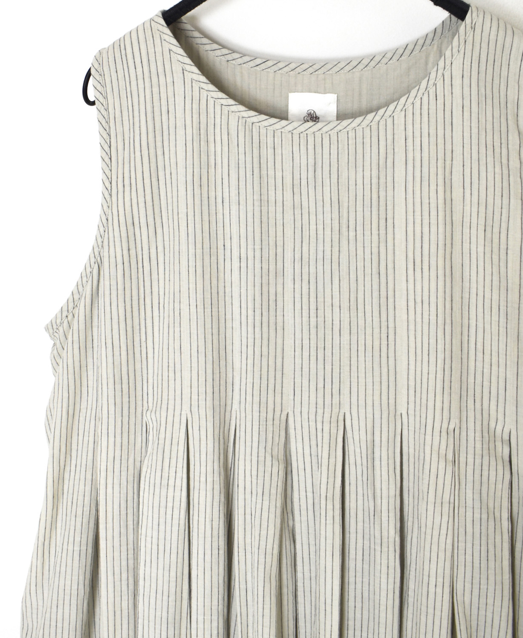 INMDS26063(ワンピース) HANDWOVEN COTTON STRIPE INVERTED PLEATS NO/SL PULLOVER DRESS