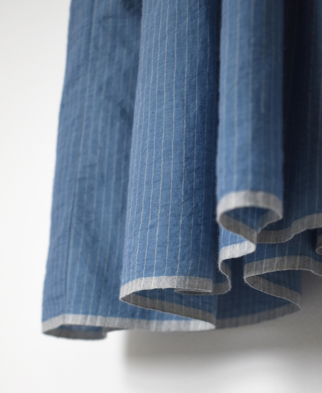 INMDS26064(ワンピース) HANDWOVEN COTTON STRIPE REGULAR COLLAR SHIRTS DRESS WITH RAJASTHAN GATHER