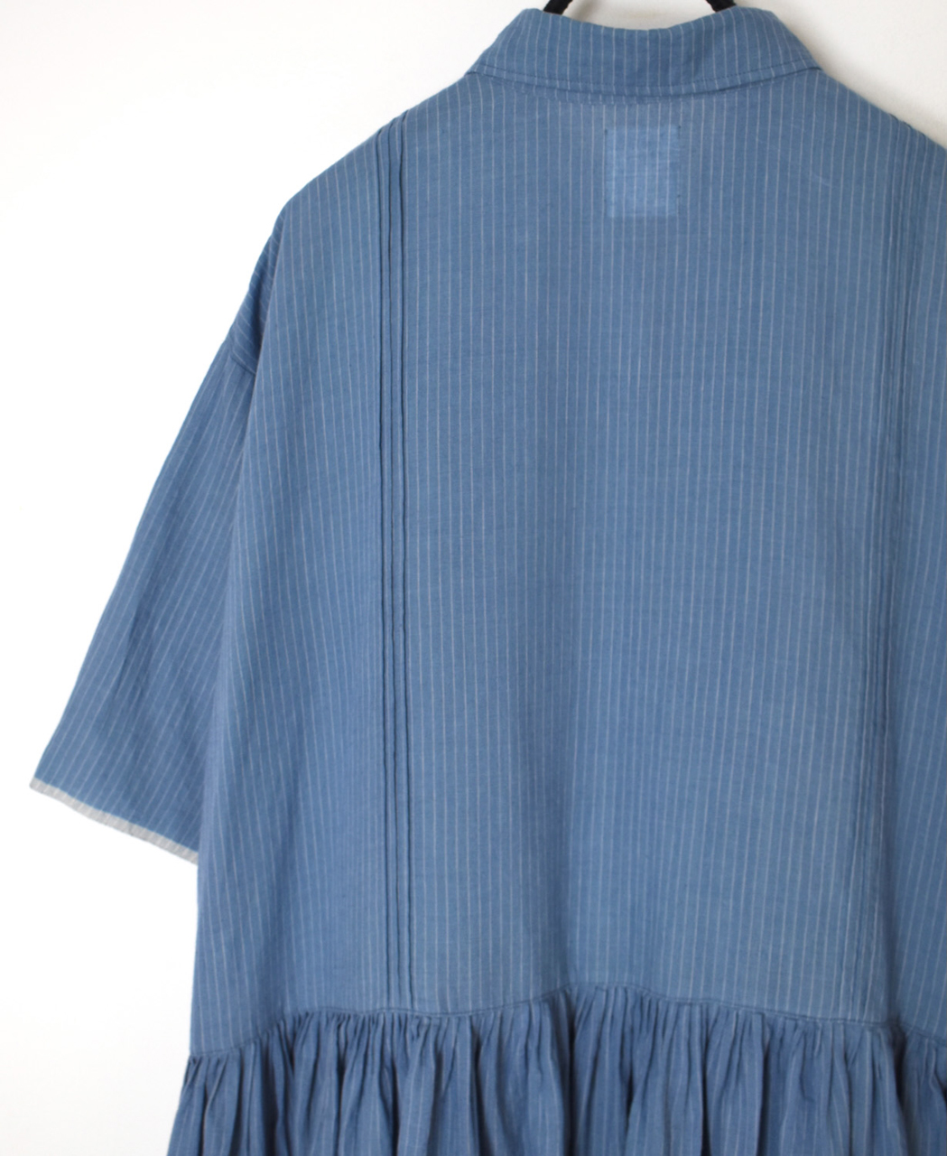 INMDS26064(ワンピース) HANDWOVEN COTTON STRIPE REGULAR COLLAR SHIRTS DRESS WITH RAJASTHAN GATHER