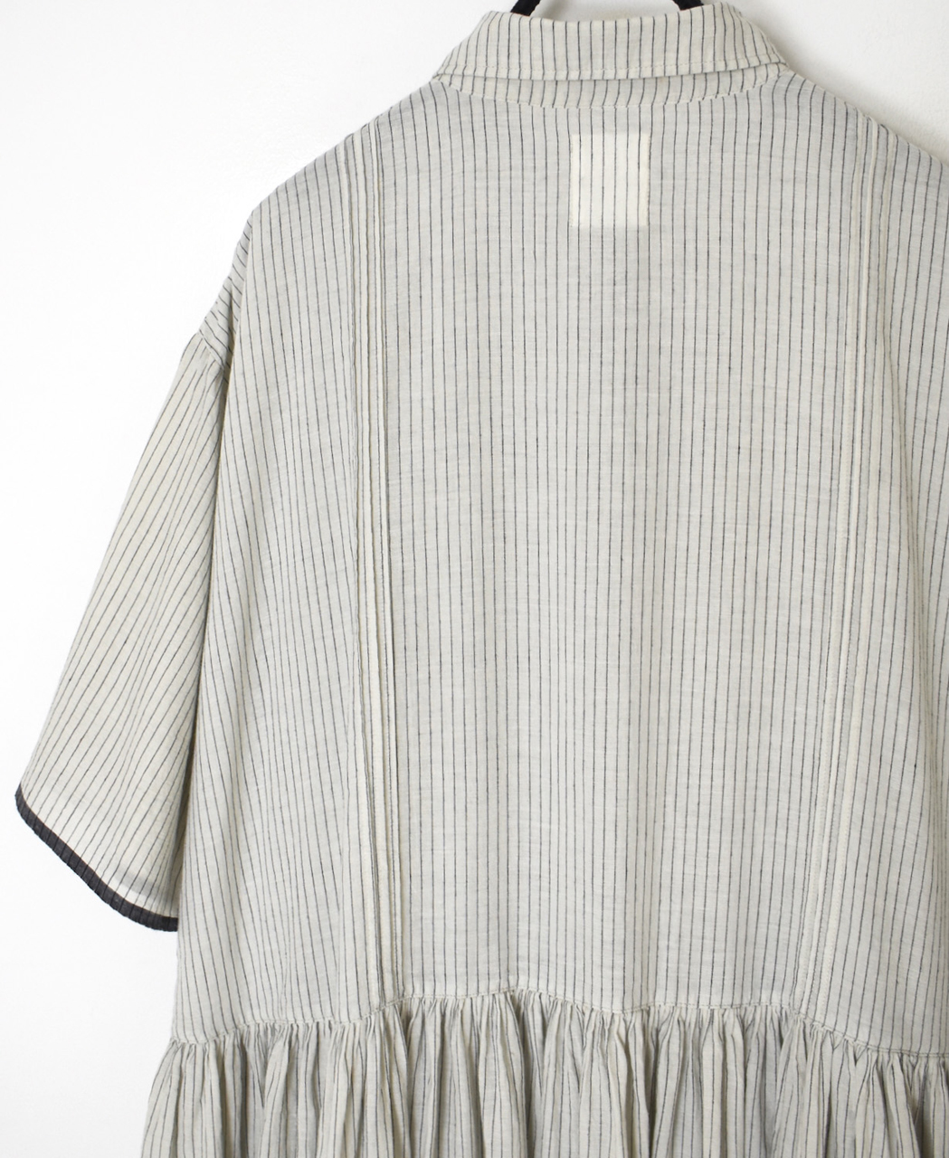 INMDS26064(ワンピース) HANDWOVEN COTTON STRIPE REGULAR COLLAR SHIRTS DRESS WITH RAJASTHAN GATHER