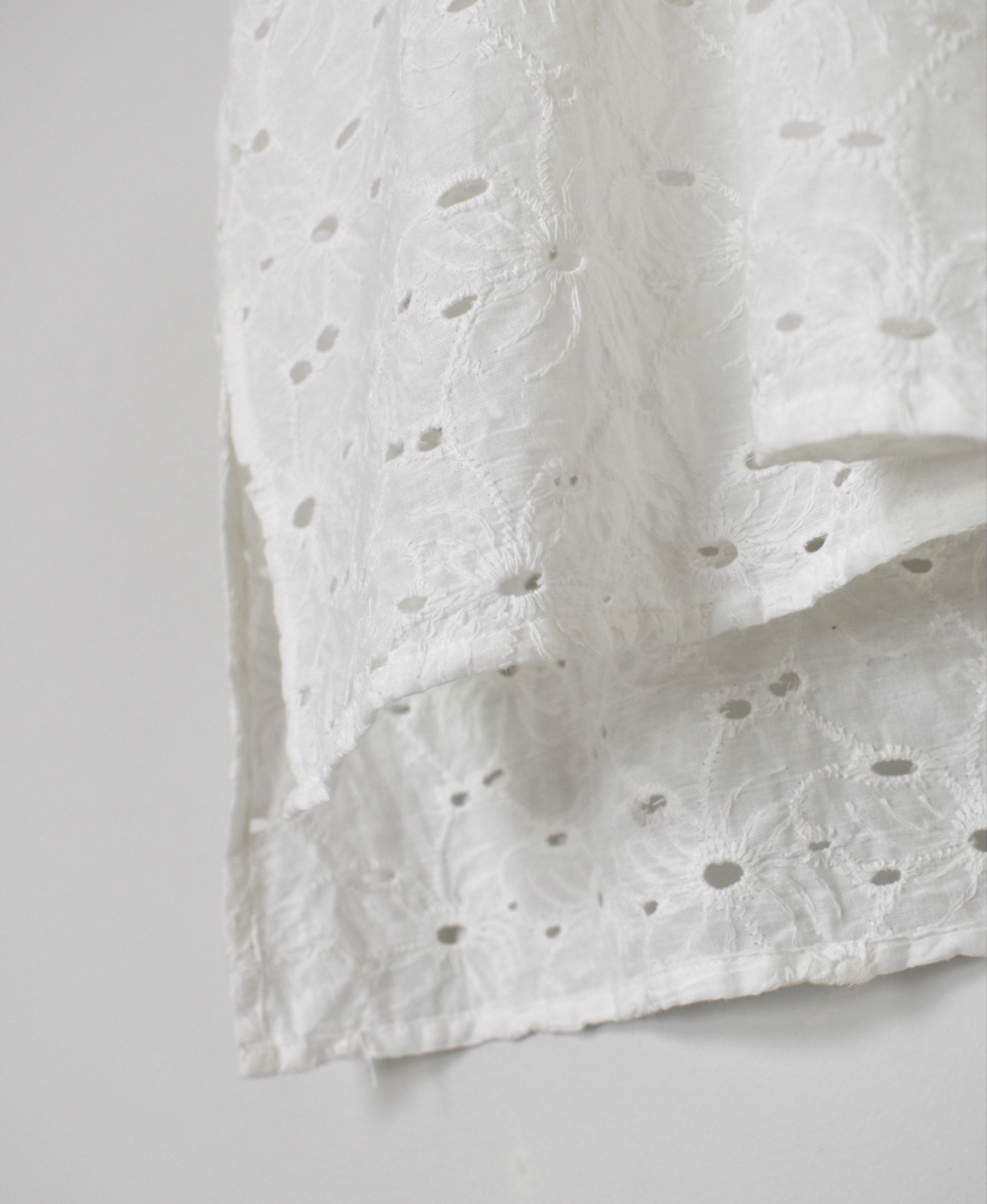 NSL26083(シャツ) ALL HEMLA FRILL & STRING GATHERED SHIRT