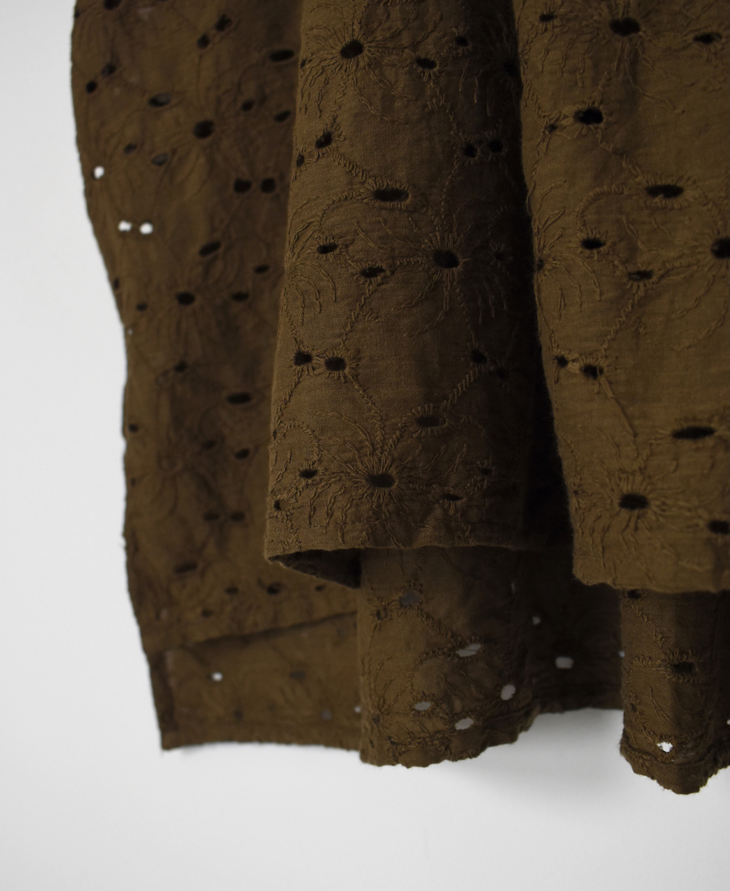 NSL26083(シャツ) ALL HEMLA FRILL & STRING GATHERED SHIRT