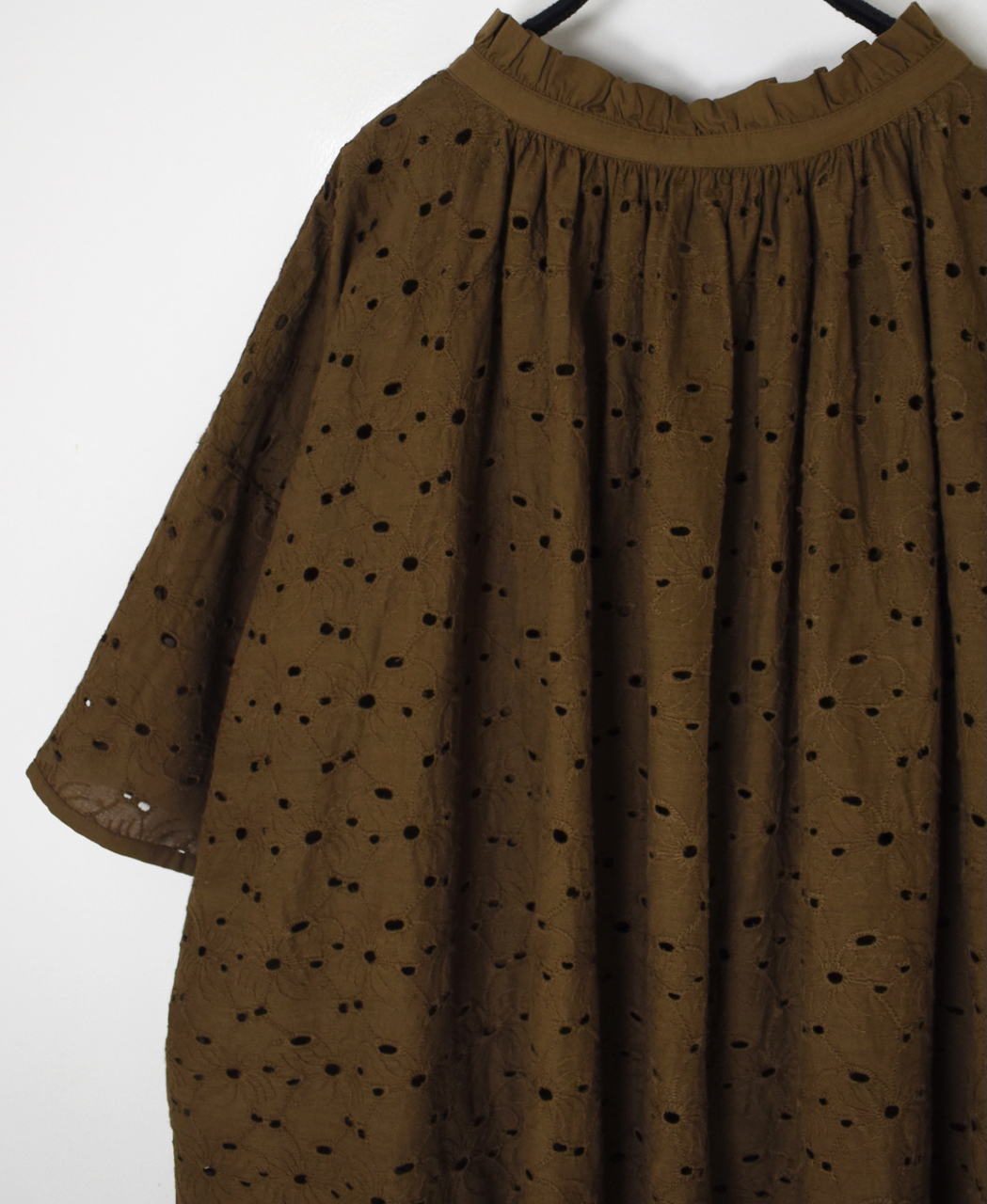 NSL26083(シャツ) ALL HEMLA FRILL & STRING GATHERED SHIRT