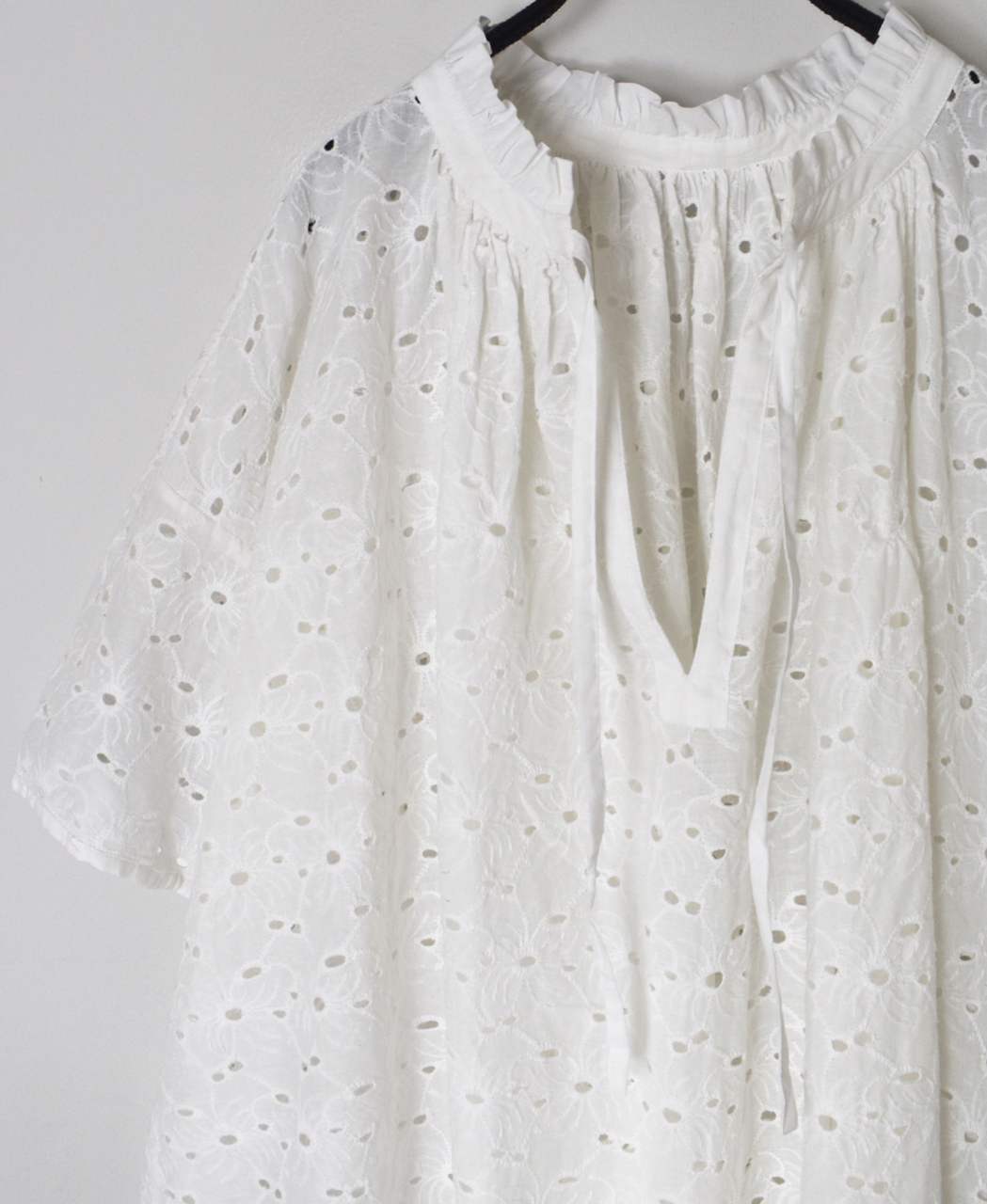 NSL26083(シャツ) ALL HEMLA FRILL & STRING GATHERED SHIRT