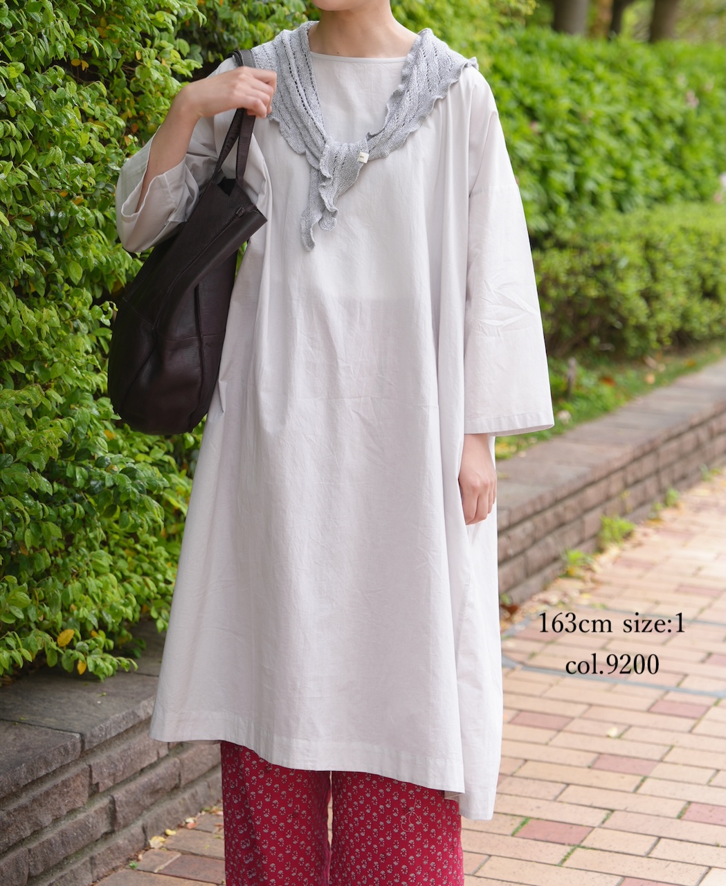 NSL26003(ワンピース) 60s CAMBRIC PLAIN CREW-NECK BACK SIDE GATHERED DRESS