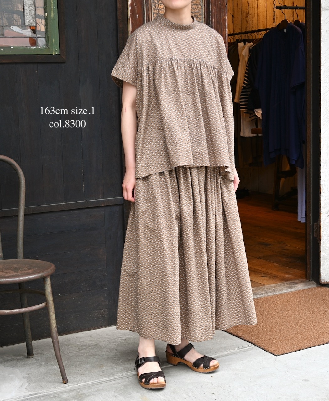 NSL26032(シャツ) COTTON SLUB SMALL FLOWER PRINT BACK OPENING STAND COLLAR SHIRT