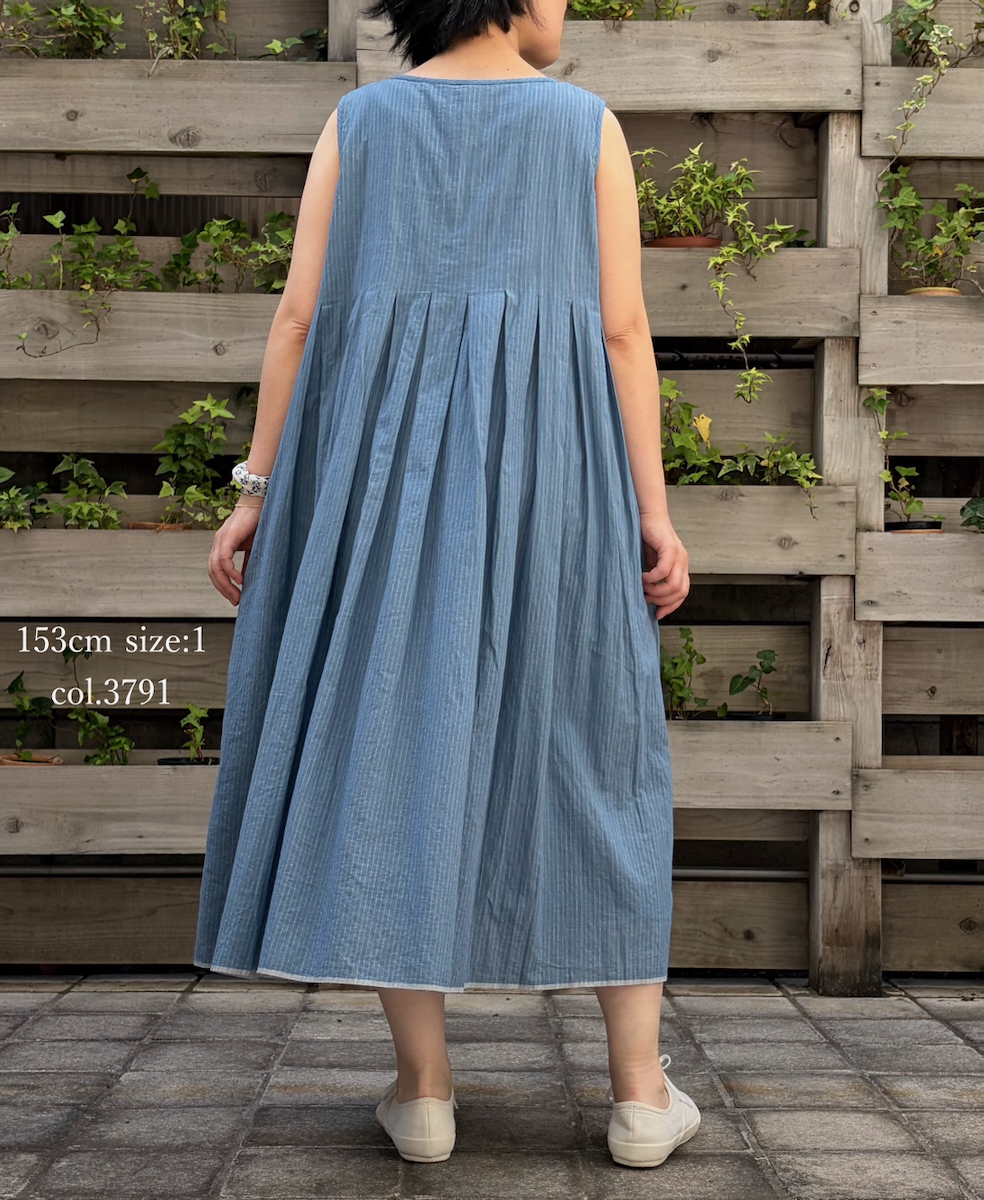INMDS26063(ワンピース) HANDWOVEN COTTON STRIPE INVERTED PLEATS NO/SL PULLOVER DRESS