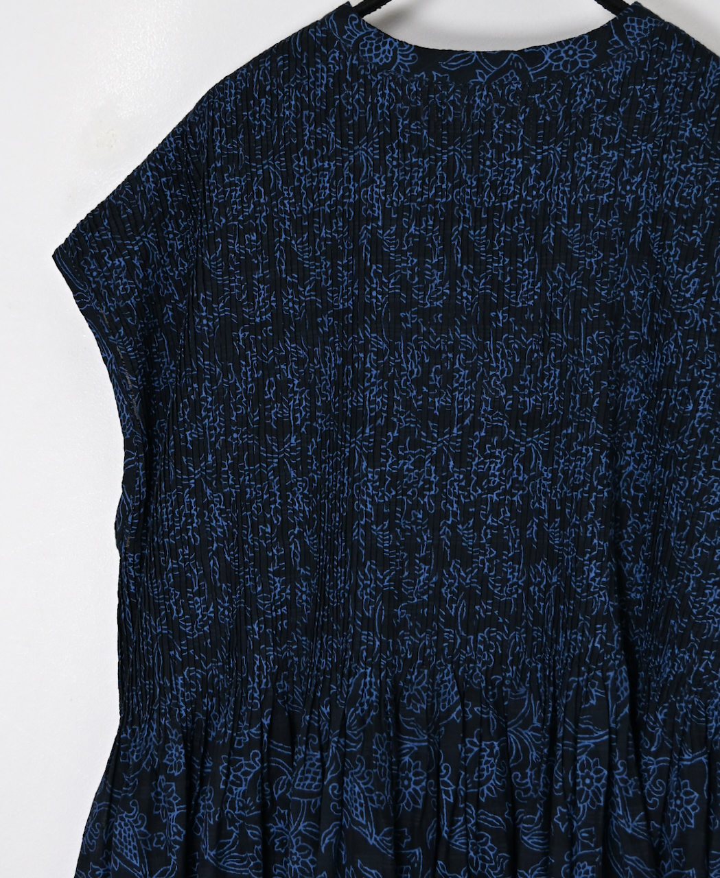 INMDS26097(ワンピース) POWER LOOM COTTON DOBIE CHECK FLOWER HAND SCREEN PRINT V-NECK FRENCH/SL PULLOVER DRESS MINI PINTUCK