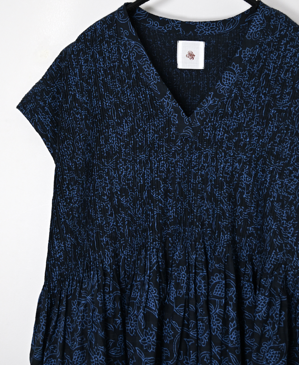 INMDS26097(ワンピース) POWER LOOM COTTON DOBIE CHECK FLOWER HAND SCREEN PRINT V-NECK FRENCH/SL PULLOVER DRESS MINI PINTUCK