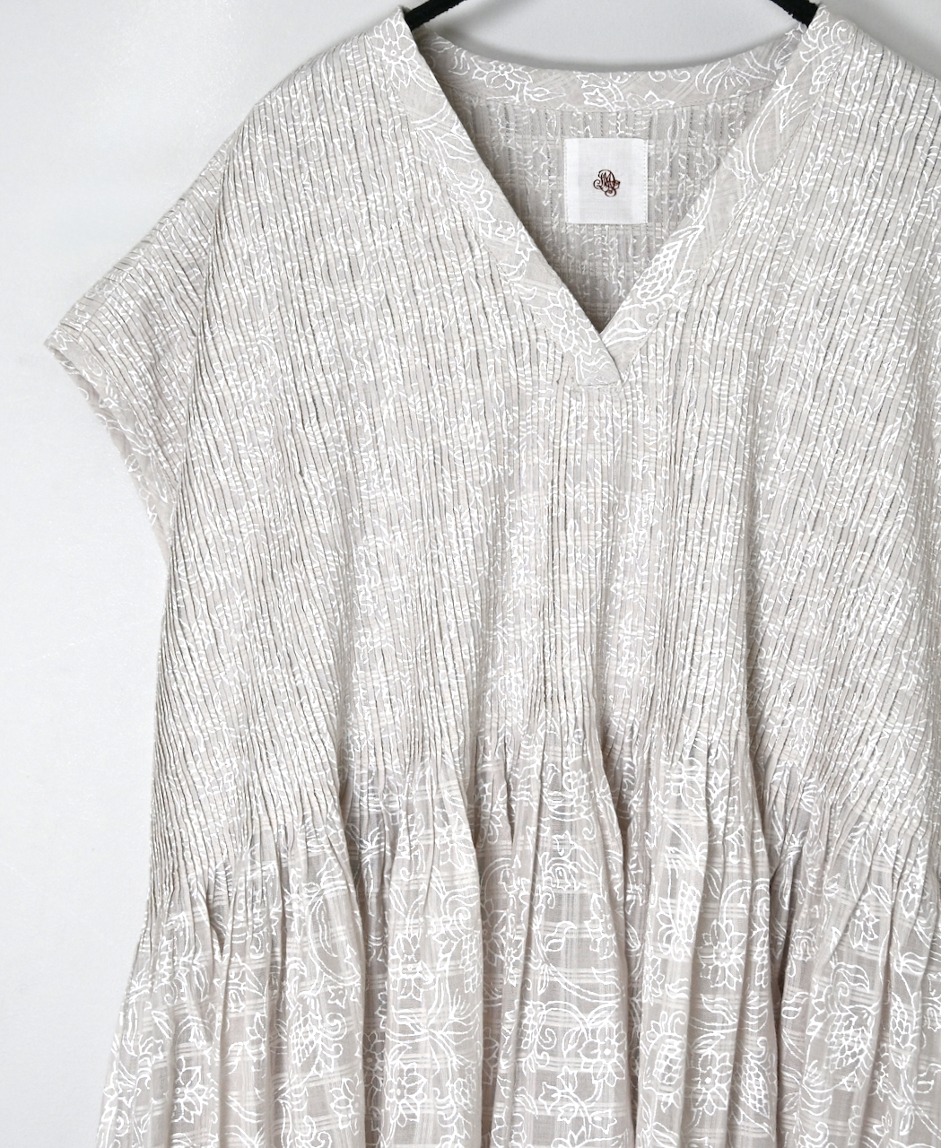 INMDS26097(ワンピース) POWER LOOM COTTON DOBIE CHECK FLOWER HAND SCREEN PRINT V-NECK FRENCH/SL PULLOVER DRESS MINI PINTUCK