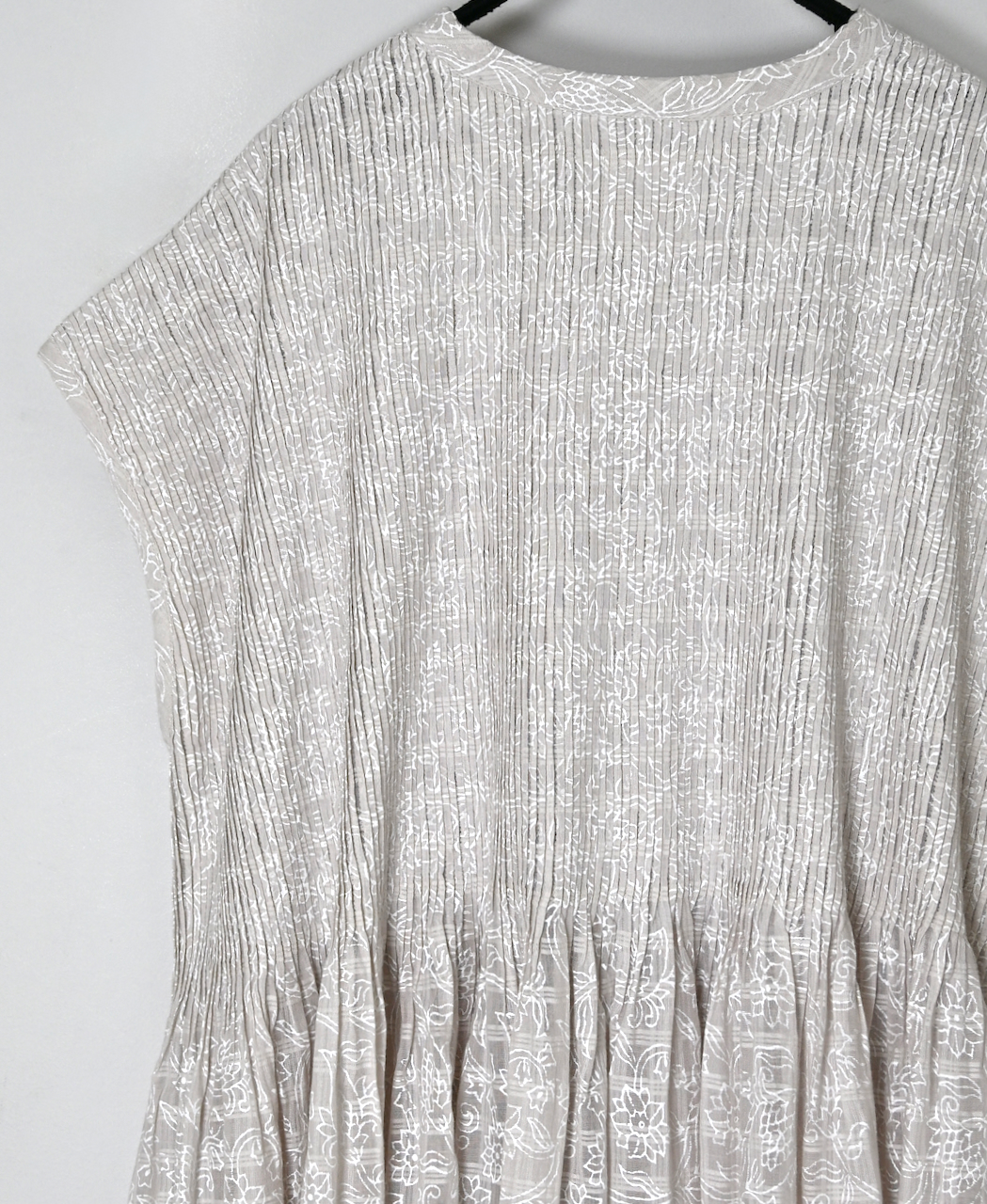 INMDS26097(ワンピース) POWER LOOM COTTON DOBIE CHECK FLOWER HAND SCREEN PRINT V-NECK FRENCH/SL PULLOVER DRESS MINI PINTUCK