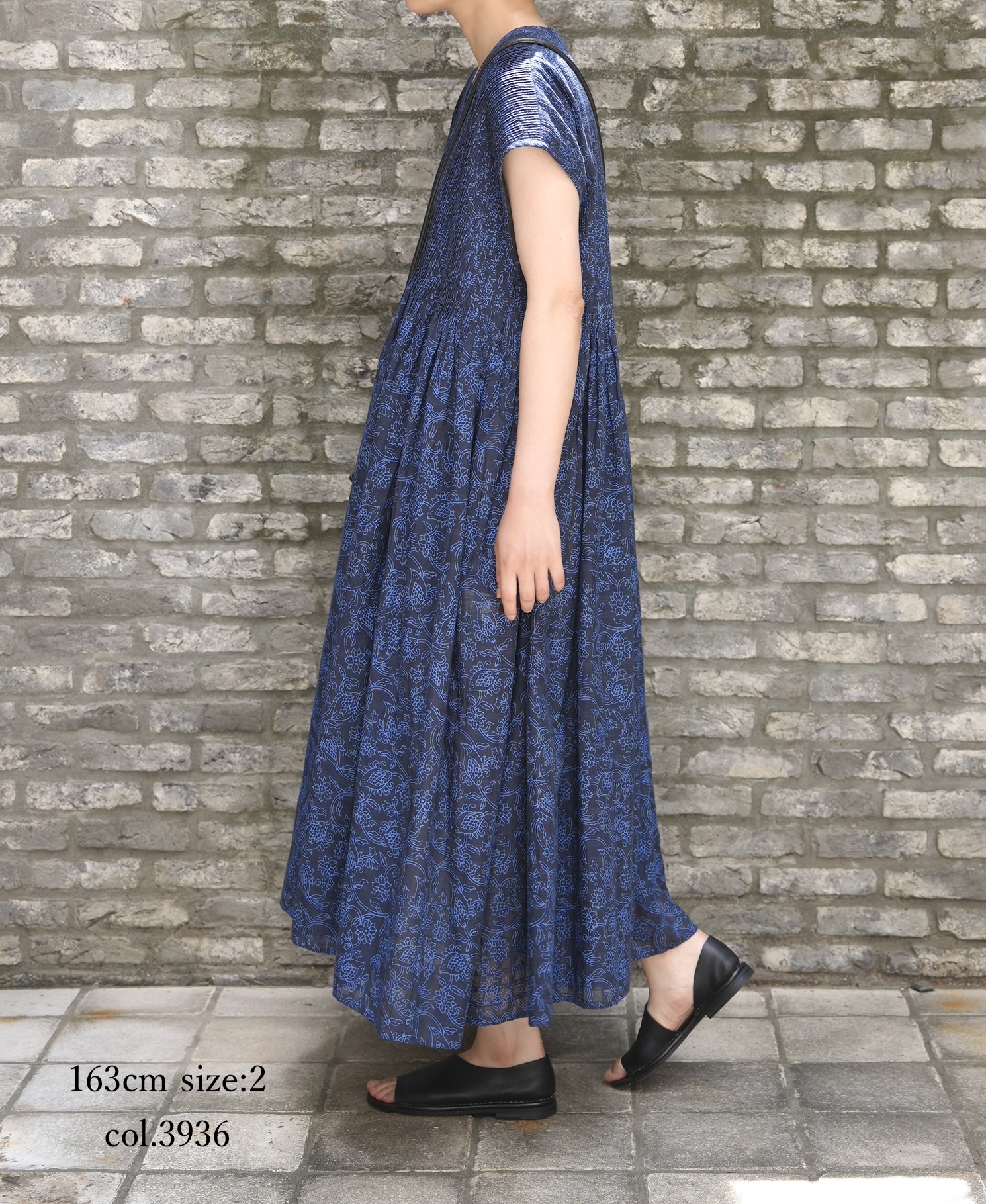 INMDS26097(ワンピース) POWER LOOM COTTON DOBIE CHECK FLOWER HAND SCREEN PRINT V-NECK FRENCH/SL PULLOVER DRESS MINI PINTUCK