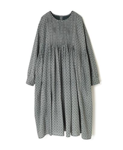 INMDS23733 (ワンピース) 60'S COTTON REPETITIONAL FLOWER BLOCK PRINT MINI PINTUCK CREW-NECK L/SL DRESS WITH LINING