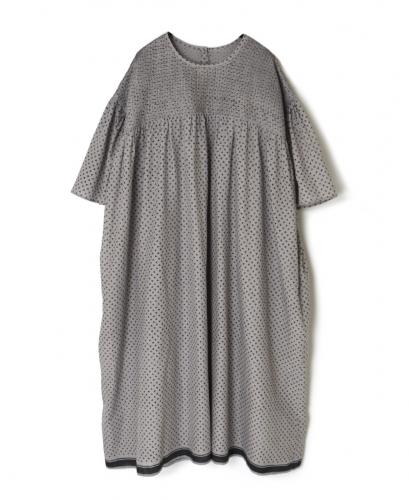 INMDS25103(ワンピース) 80s VOILE TRIANGLE BLOCK PRINT BACK OPENING PULLOVER DRESS WITH MINI PINTUCK